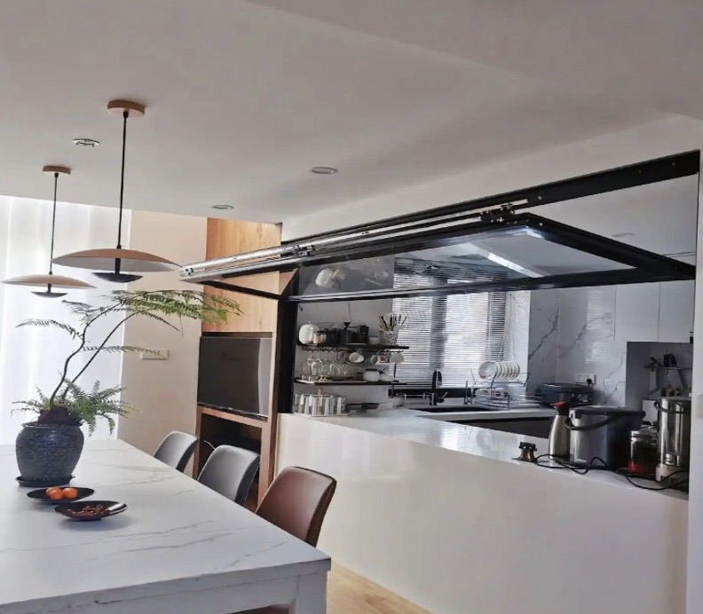 新しい商業用外装アルミ製縦型黒色二重折りたたみキッチンと屋外 - Commercial Kitchen Windows のレビューと価格